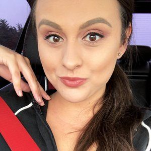 Meet your Posher, Kayla!